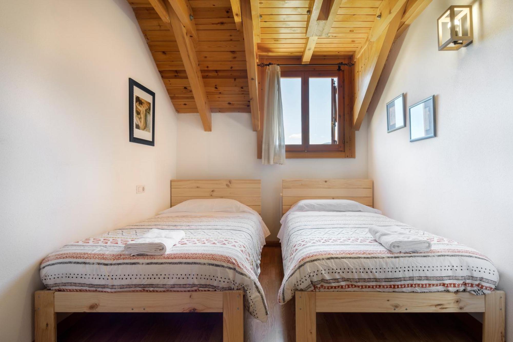 Atico Abuhardillado I Aire Acondicionado L Centrico L Garaje L Trastero I Wifi Apartment Biescas (Aragon)